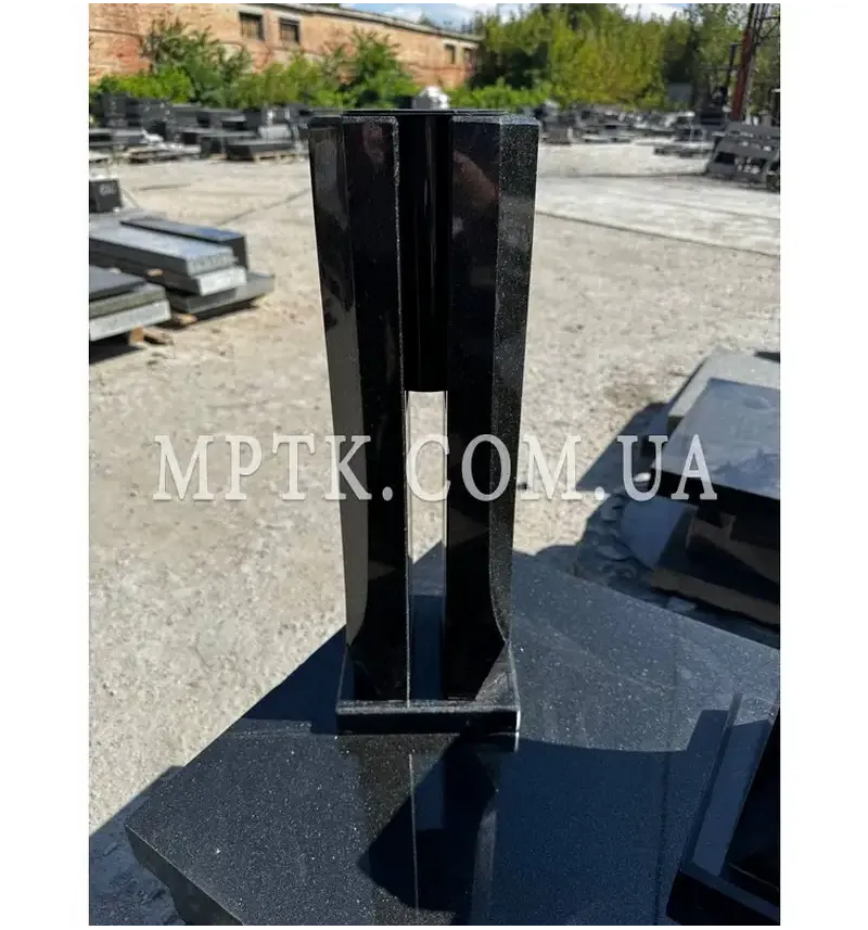 Ваза из гранита кадратая 50 см (морозостойкая) - ВАЗА04