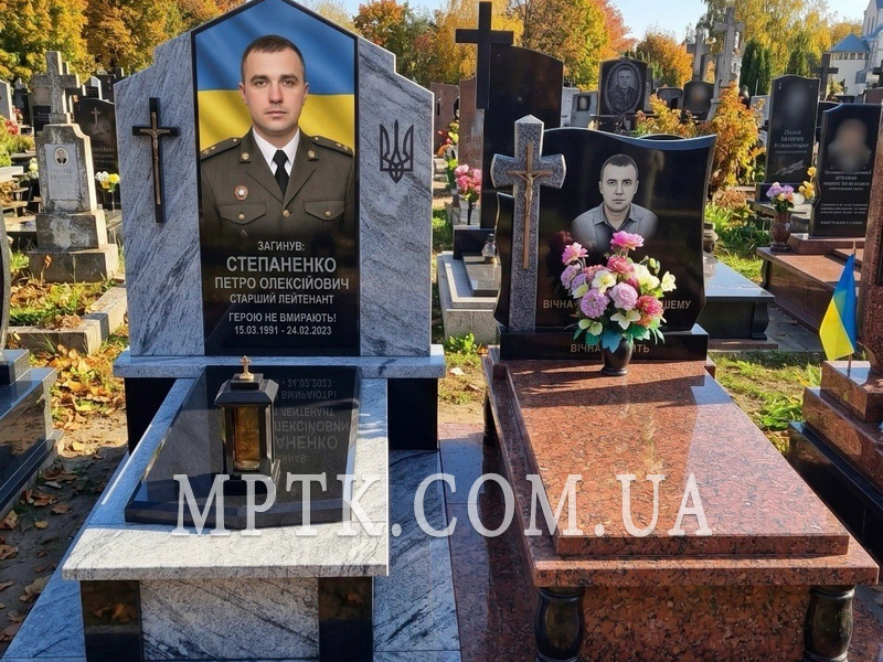 Мемориал из светлого индийского гранита Viscount White