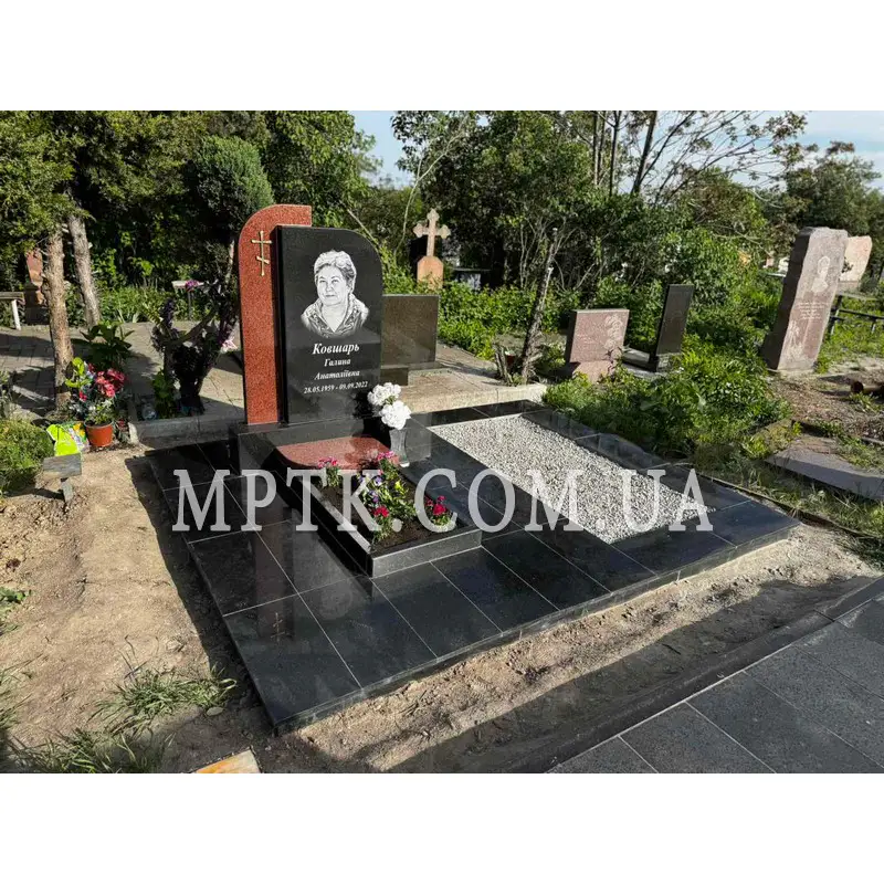 Гранітний цоколь